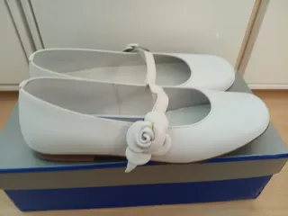 Zapatos niña piel blancos