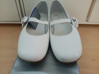 Zapatos niña piel blancos