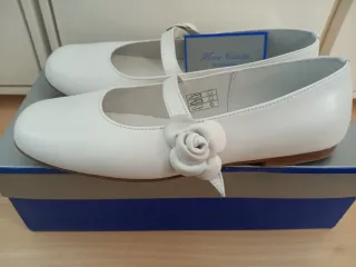 Zapatos niña piel blancos