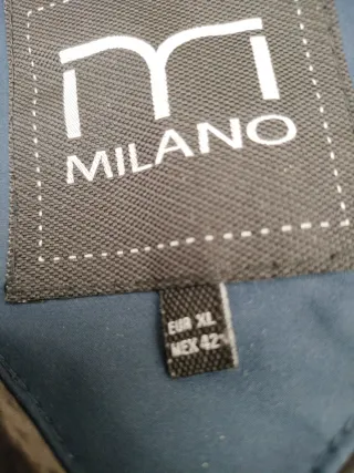 Chaquetón azul con bolsillos