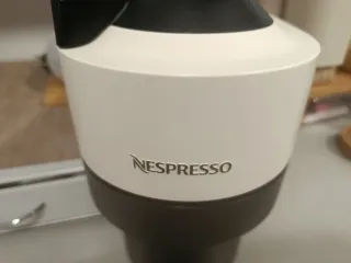 Cafetera Nespresso Blanca y Negra