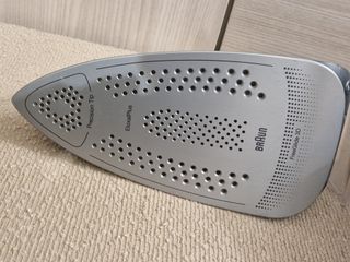 Ferro da Stiro a Vapore Braun IS 2055