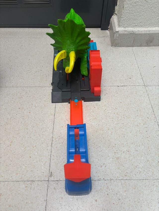 Pista Hot Wheels Triceratops