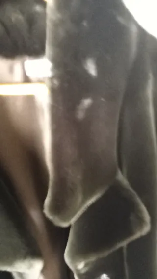 Pelliccia grigio e bianca