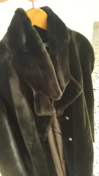 Pelliccia grigio e bianca