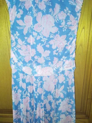 Precioso vestido largo estampado floral.