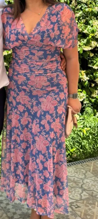 Precioso vestido largo estampado floral.