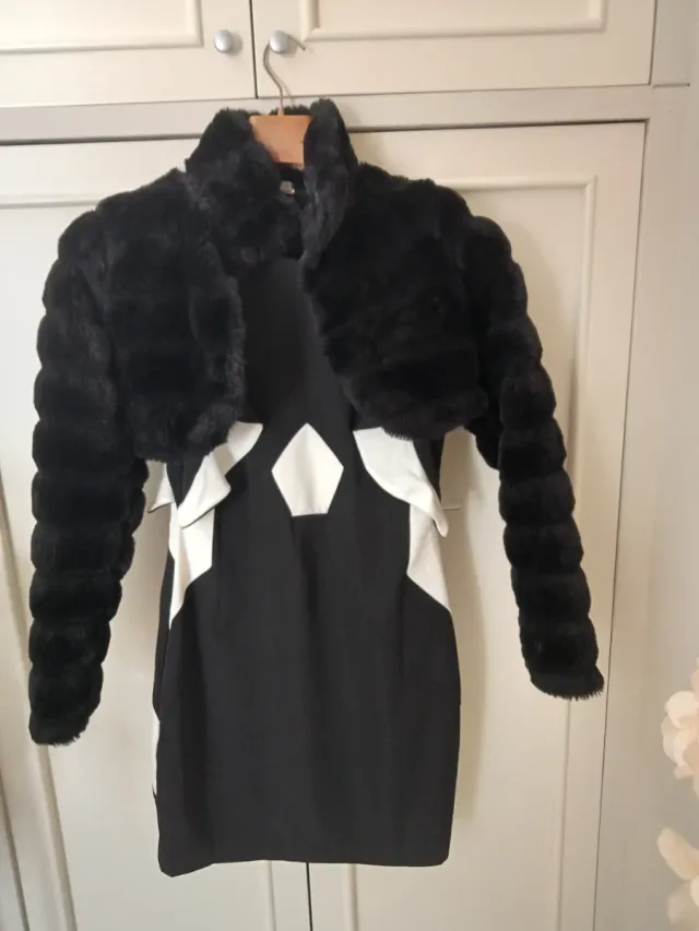 Tubino con coprispalla pelliccia sintetica