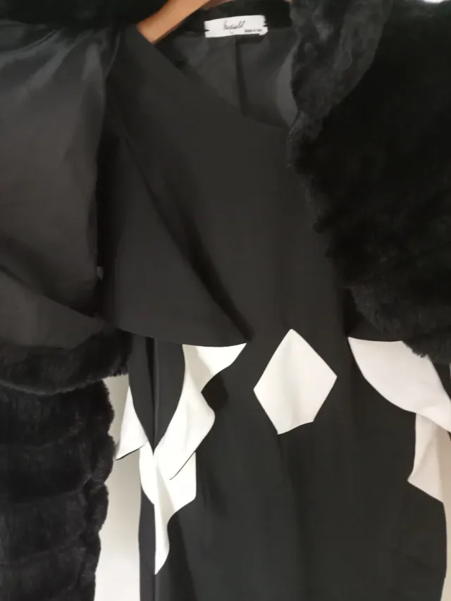 Tubino con coprispalla pelliccia sintetica