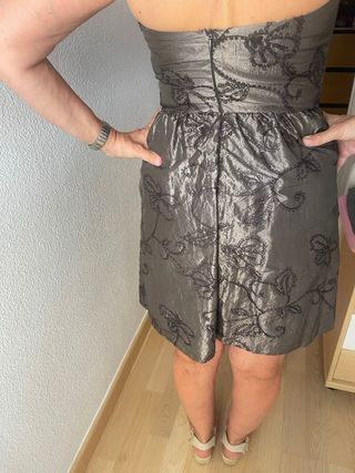 Vestido fiesta palabra de honor plateado