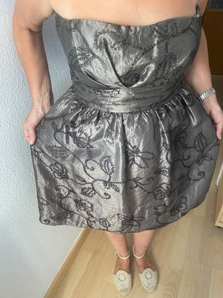 Vestido fiesta palabra de honor plateado