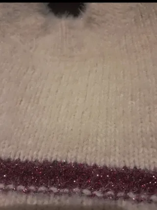 Jersey Bershka peludo beige y morado