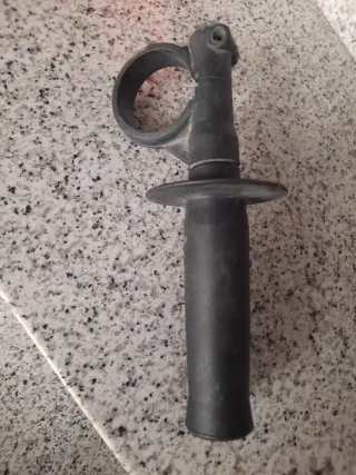 Empuñadura para taladro, ajustable con el puño