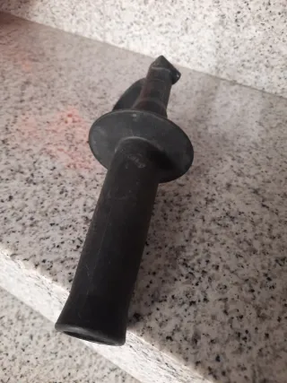 Empuñadura para taladro, ajustable con el puño