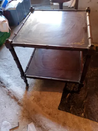 Tavoli ausiliari in legno e bambù