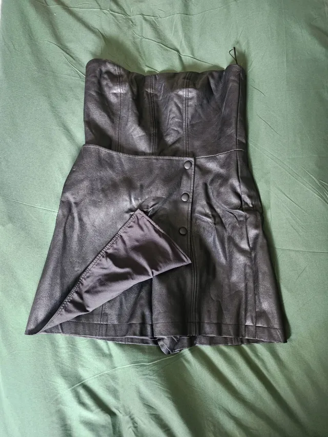 Vestido negro cuero strapless