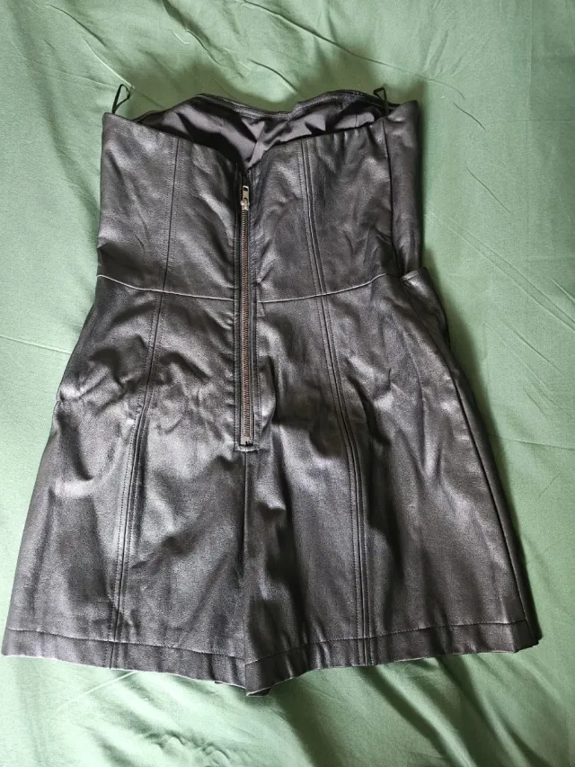 Vestido negro cuero strapless