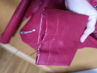 Cazadora efecto piel Zara roja