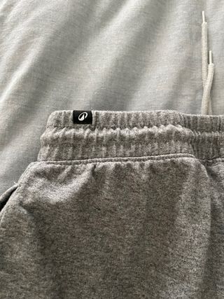 Pantalón deportivo gris Decathlon – casi nuevo
