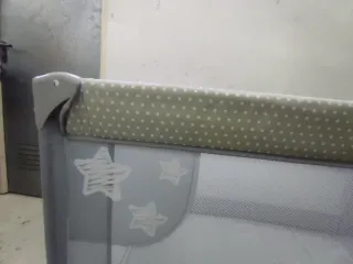 Cuna de viaje plegable gris