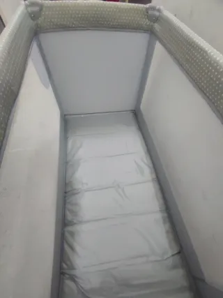 Cuna de viaje plegable gris