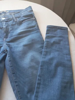 Pantalones Levi's 310 Shaping Super Skinny 28