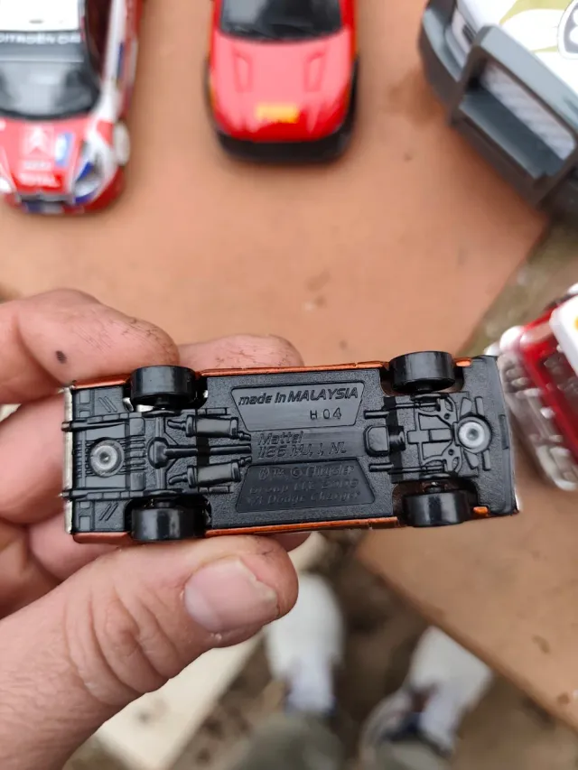 Lote de coches y aviones de juguete