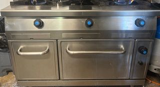 Cocina industrial 3 fuegos + horno marca jemi