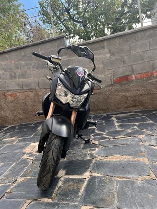 Accidentada Kawasaki Z750R 2011