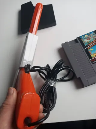 Nintendo NES Zapper + Duck Hunt