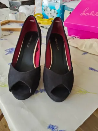 Zapatos de salón negros peep toe.usados una vez