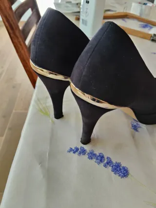 Zapatos de salón negros peep toe.usados una vez