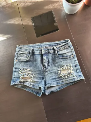 Shorts vaqueros con perlas