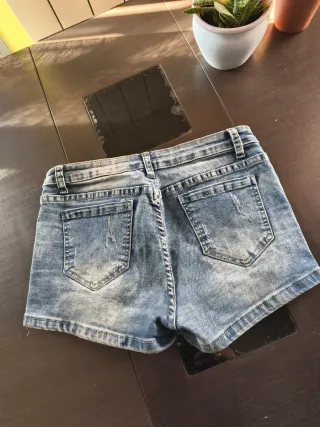 Shorts vaqueros con perlas