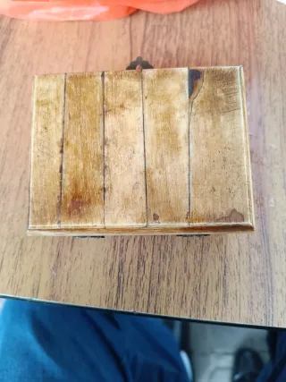 Caja joyero hueso y metal 10 x 8 ctm.