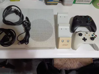 Consola Xbox One S + 2 Mandos + Cargador
