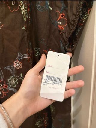 Blusa marrón floral, da poca talla
