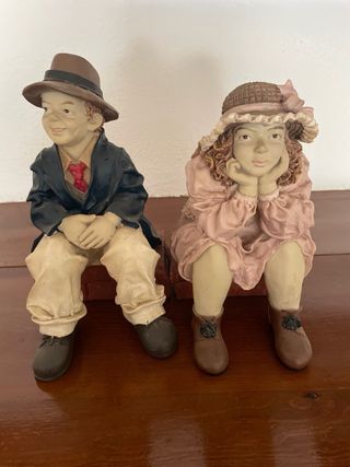 Figura niño/niña con sombrero y traje