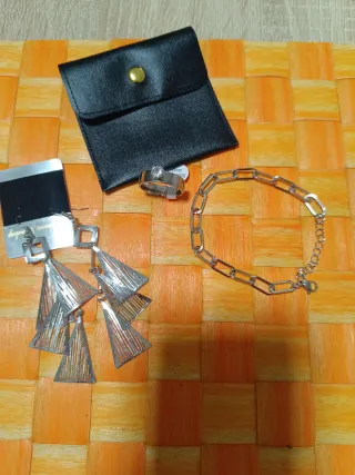 Conjunto de bisutería: Anillo, pulsera y pendiente