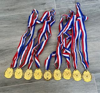 10 Medallas de Oro con Cintas