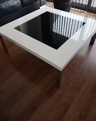 Tavolo da centro laccato bianco con cristallo e acciaio