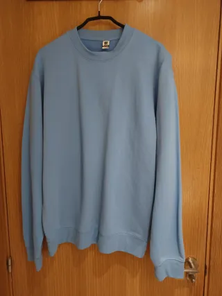 Sudadera azul con ilustración