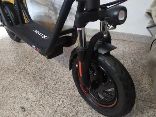 Patinete eléctrico con sillín