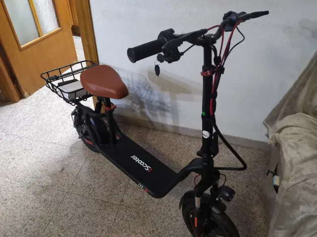 Patinete eléctrico con sillín