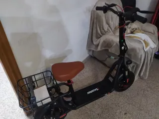 Patinete eléctrico con sillín