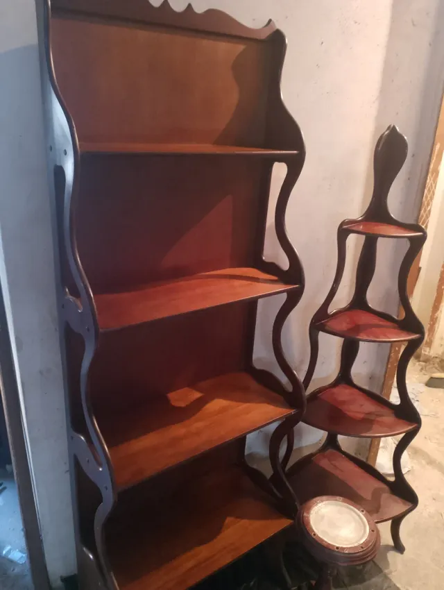 Estanterías de madera esquineras