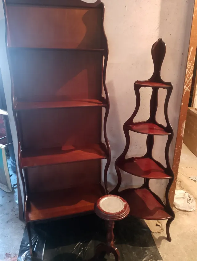 Estanterías de madera esquineras