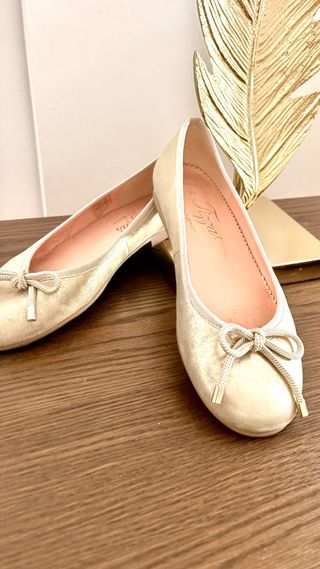 Bailarinas doradas con lazo