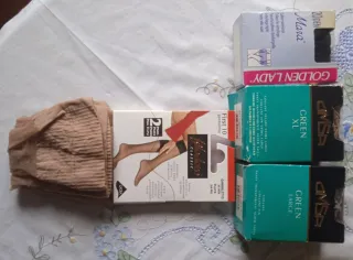 Lote 4 medias Golden Lady y otras marcas sin usar.