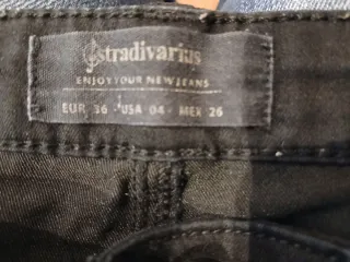 Pantalón negro Stradivarius
